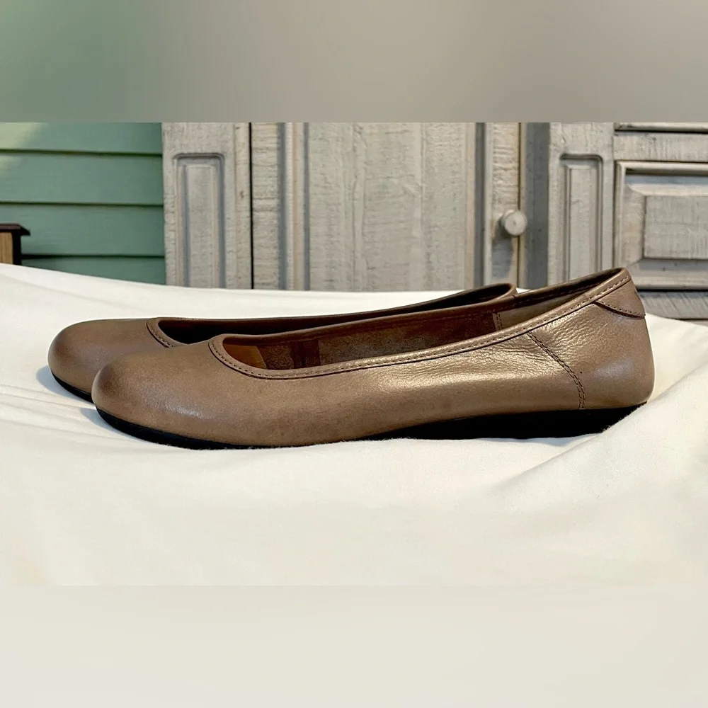 *EUC* TAOS Rascal - Women's Size 10 - Beige/Taupe Leather - Comfort/Ballet Flats - Picture 2 of 8